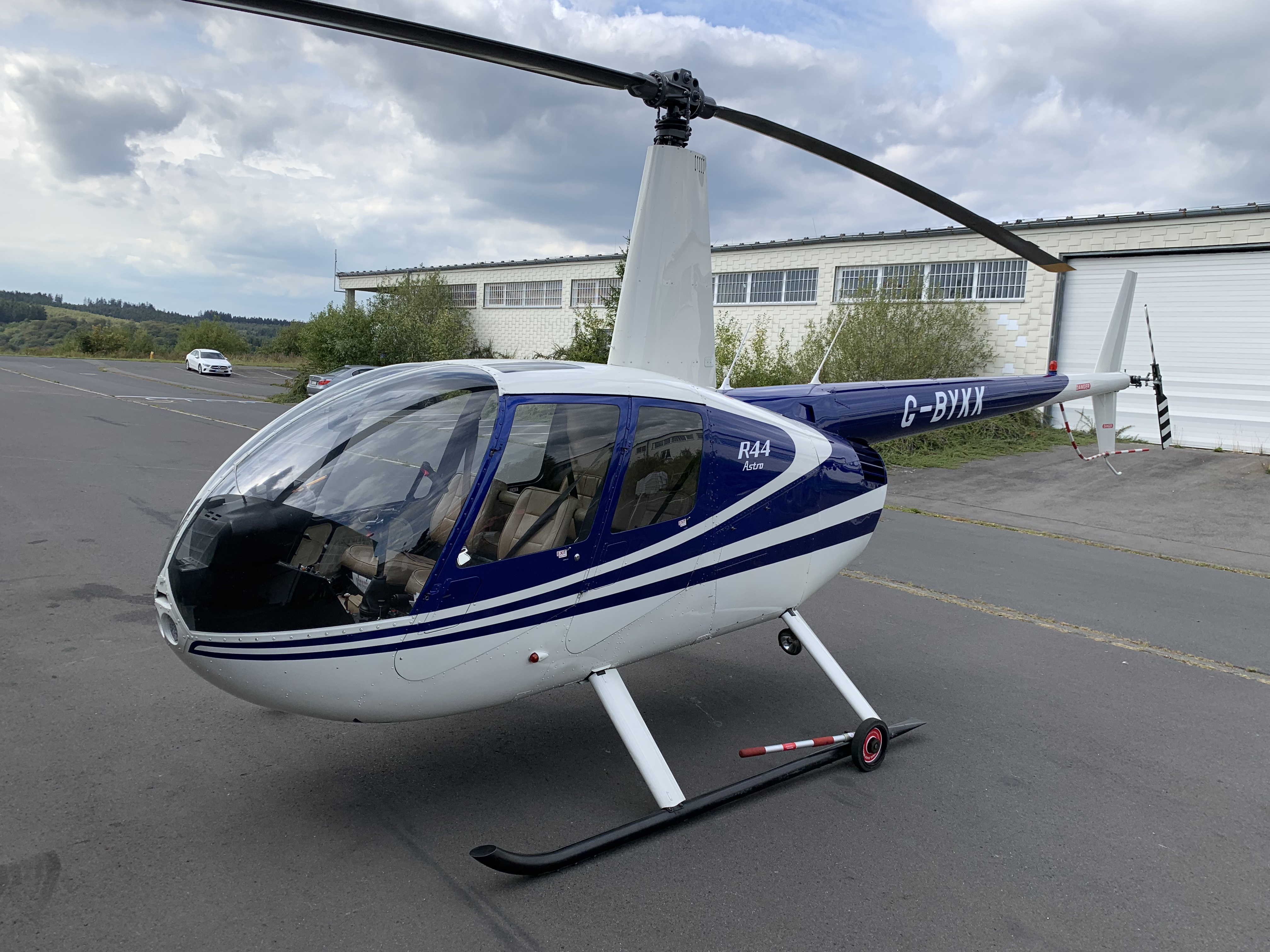 1999 Robinson R-44 Raven, photo 2